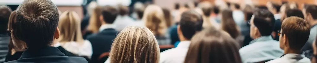 event-kongresse-personen-in-einem-hörsaal